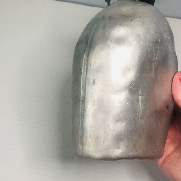 vintage reproduction WW2 aluminum canteen United States 17 inches with cap - Picture 5 of 9